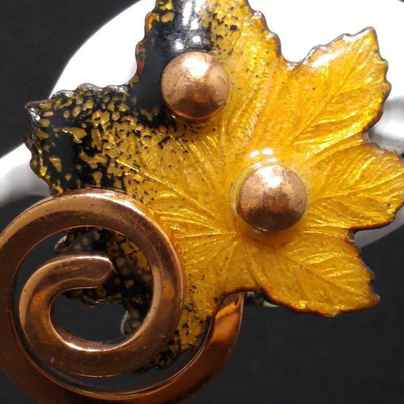 Renoir Matisse Copper Enamel Maple Leaf Earrings Yellow Black Signed 1950s Vtg. - Picture 5 of 10